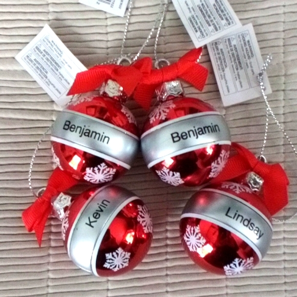 Set 4 Name Ornaments 2 Benjamin 1 Lindsay 1 Kevin - Picture 1 of 2